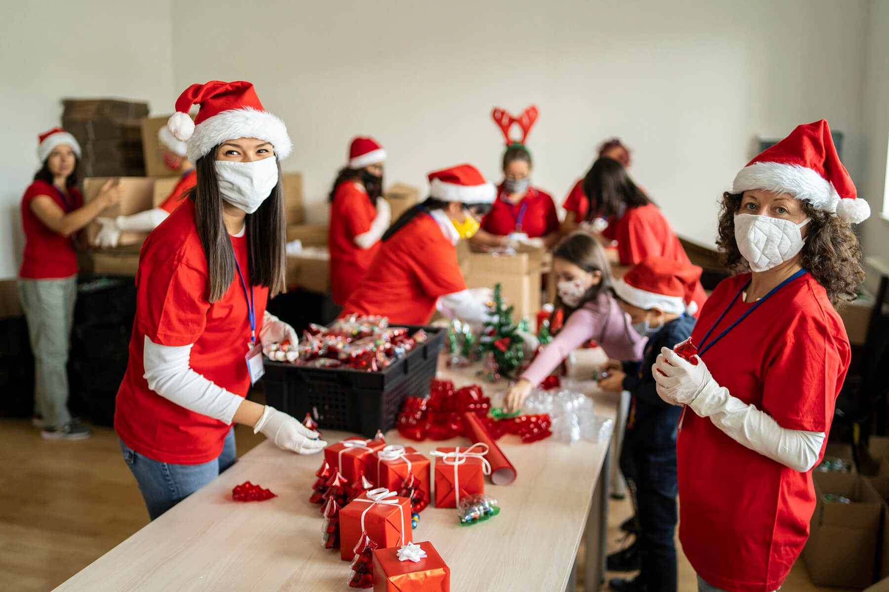 Places to Volunteer at Christmas: Giving Back During the Holiday Season